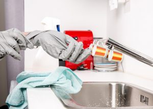 Pulizie casa: come scegliere il detergente giusto