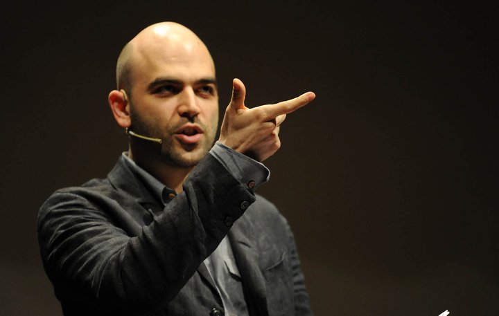 Saviano indagato per diffamazione: cosa è accaduto allo scrittore