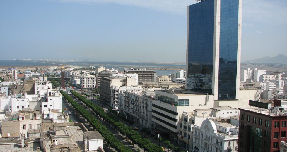 Tunisi: donna si fa esplodere e provoca 9 feriti