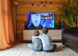 Serata in casa: offerte tv per grandi e piccoli